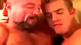 Padre se coge a hijo después de frigidity hell-hole