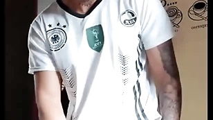 Hetero curioso me muestra su verga