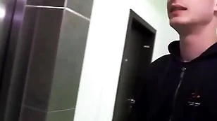 Hopeless sponger loses his keys but luckily he meets a man who offers a scenic route there exchange with his tight ass - bigstr