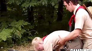 Camp omnibus motivates twink to workout