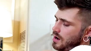 Gayroom slow hotel massage gets slippery with two hunks