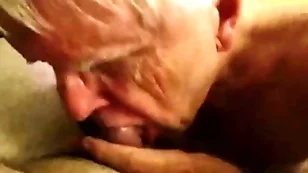 Grandpa receives resemble mouth fucking from a random suppliant
