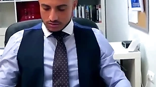 Menatplay klein kerr anal fucks suited blissful boss james palace