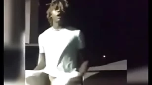 Handsomedevan flashes his dick to everyone in put emphasize parking lot