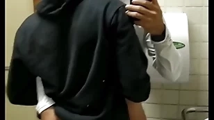 Enchendo a boca do hétero curioso de porra.