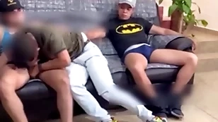 Uno no puede ver tv a gusto porque luego luego meten mano