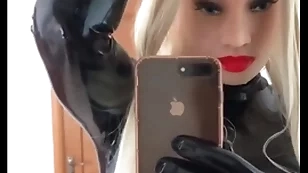 Latex dame is sweating hard after 5 hours to latex increased by fuzz