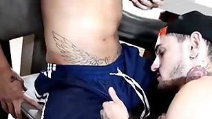Chupei o meu amigo hetero enquanto ele bebe