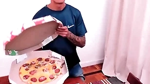 Reclamei da pizza e tomei ungenerous cú