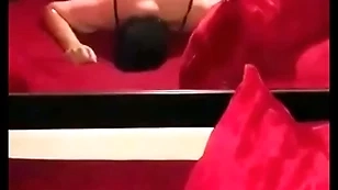 A deusa fabíola voguel arrombou meu cú com 25cm de pica