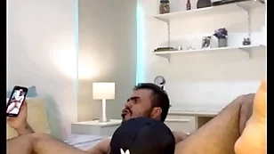 Maloka chupando o cu do amigo ativo